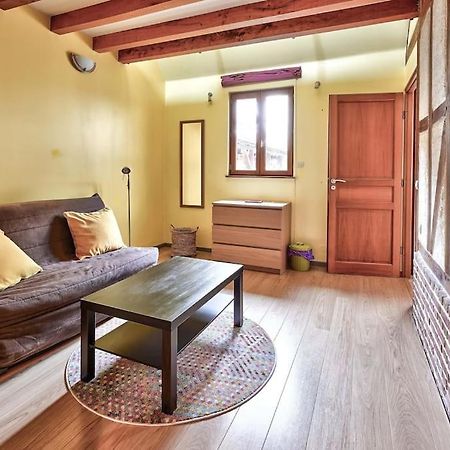 Maison De Ville Spacieuse Et Calme En Plein Coeur D'أميا المظهر الخارجي الصورة