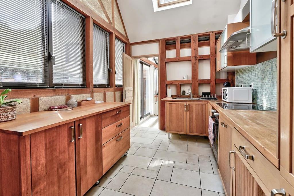 Maison De Ville Spacieuse Et Calme En Plein Coeur D'أميا المظهر الخارجي الصورة
