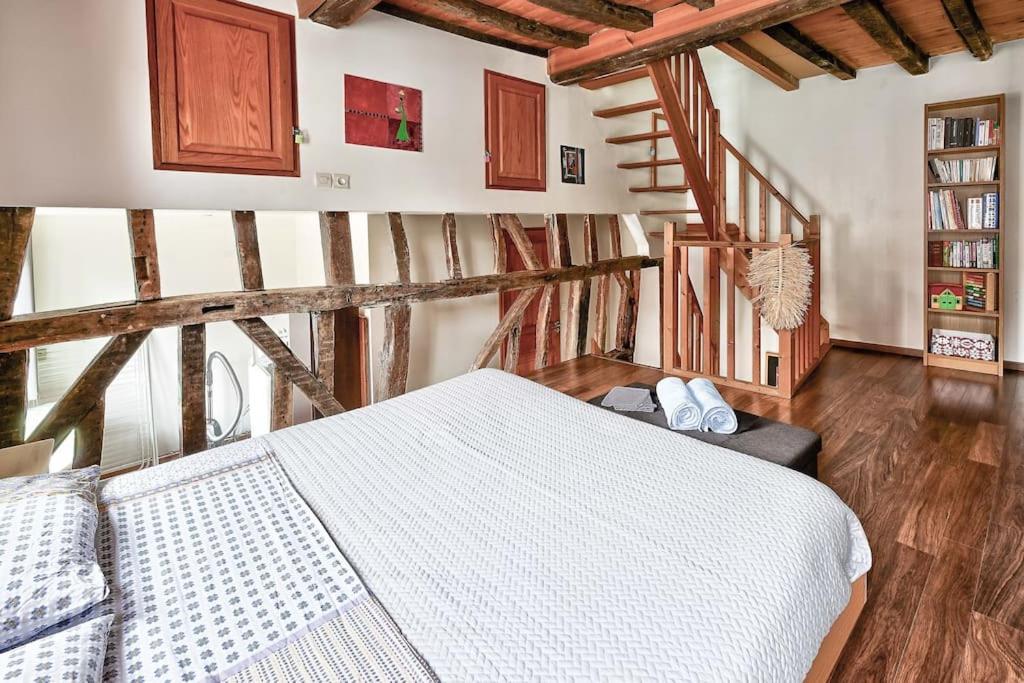 Maison De Ville Spacieuse Et Calme En Plein Coeur D'أميا المظهر الخارجي الصورة